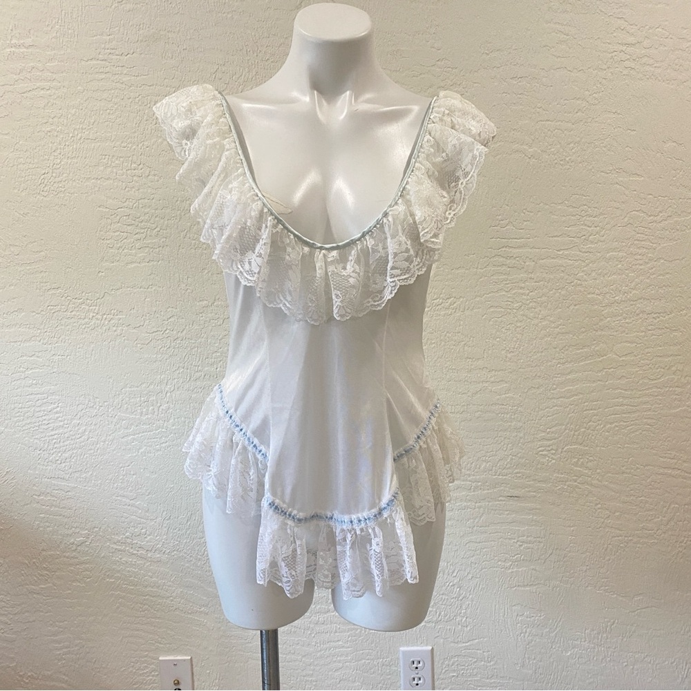 Vintage 1980s White Lace Trim Blouse lingerie -
Nylon - Large - made in USA
